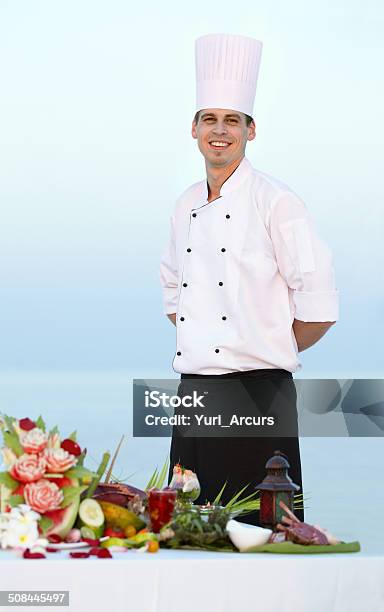 Photo libre de droit de Cest Un Génie Culinaire banque d'images et plus d'images libres de droit de Chef cuisinier - Chef cuisinier, Mer, 30-34 ans