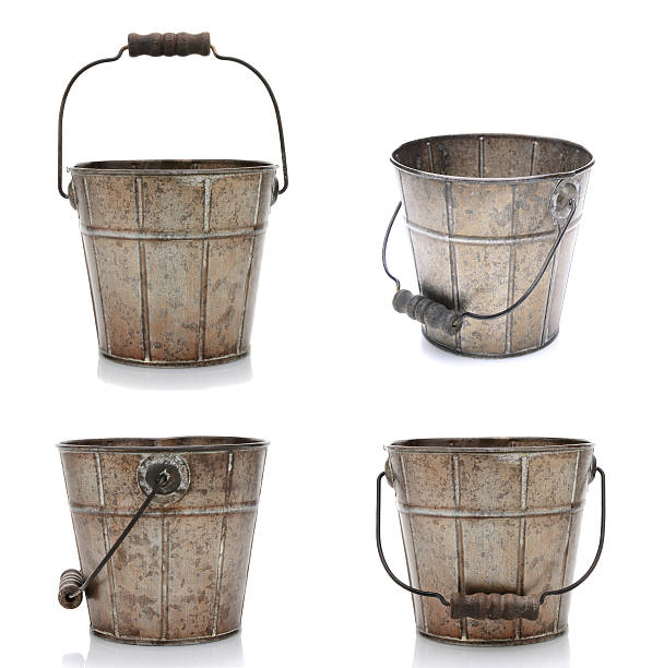 quatre vue sur un vieux tonneau - galvanized bucket photos et images de collection