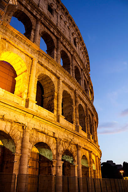 colosseo - light nobody coliseum vertical foto e immagini stock