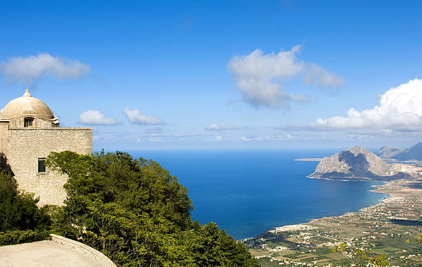 sicilia - erice fotografías e imágenes de stock