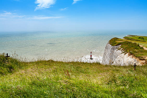 beachy 머리. 랑선 서식스, 영국, 영국 - cliff at the edge of grass sea 뉴스 사진 이미지