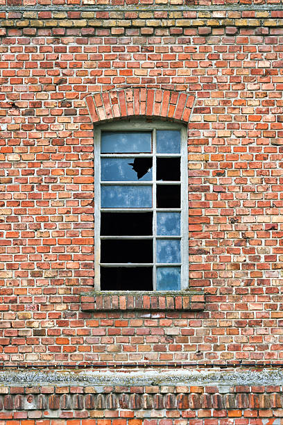 istock Old factory window with broken glass 508466327