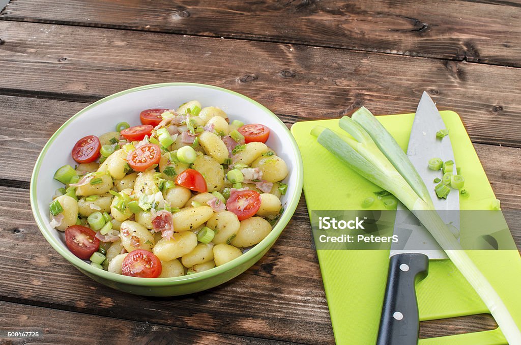 Ñoquis pasta con jamón de la selva negra - Foto de stock de Acelga libre de derechos