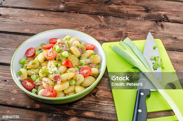 Ñoquis Pasta Con Jamón De La Selva Negra Foto de stock y más banco de imágenes de Acelga - Acelga, Albahaca, Alimento