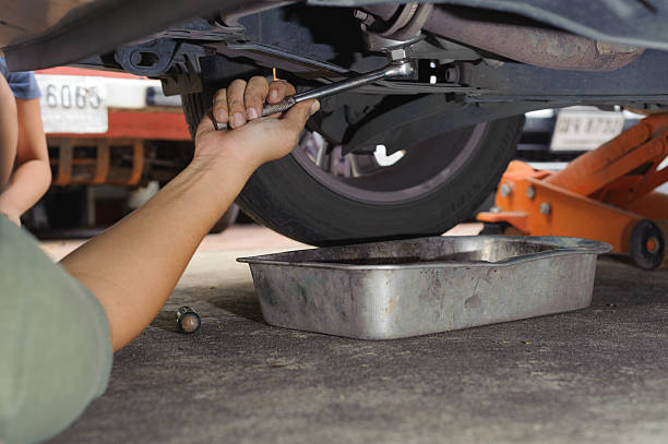 istock Car mechanic loosen oil filter 508494234