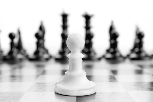 w obliczu zaawansowanych wrogiem - imbalance chess fighting conflict zdjęcia i obrazy z banku zdjęć