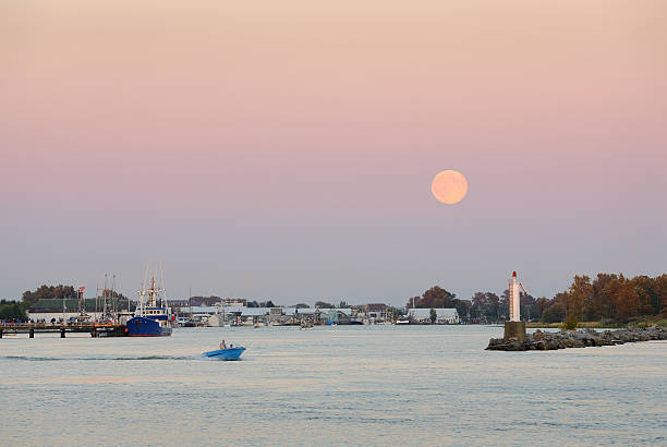 istock Moonrise Steveston Harbor, Richmond, BC 508512091