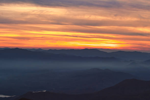 オレンジ、スカイ - great smoky mountains national park great smoky mountains asheville sunrise ストックフォトと画像
