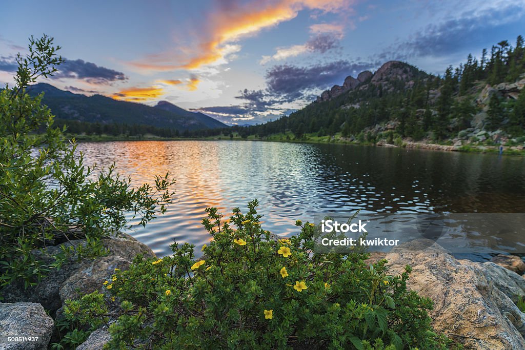 Lilly Lago al tramonto-Colorado - Foto stock royalty-free di Estes Park