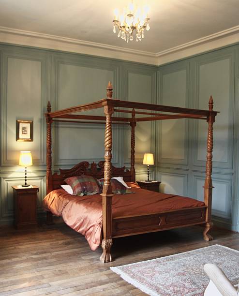 istock Four Poster Antique Bed And Bedroom 508515872