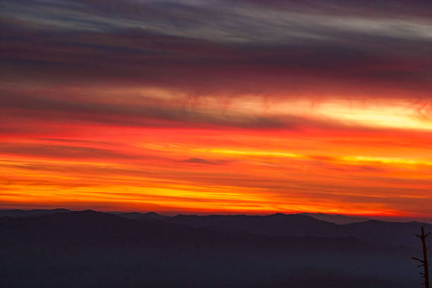 バンドの光 - great smoky mountains national park great smoky mountains asheville sunrise ストックフォトと画像