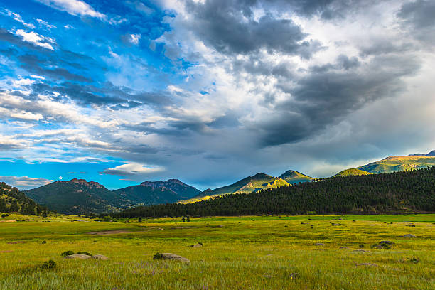 istock Stones Peak at Sunset Colorado Landscape 508517017