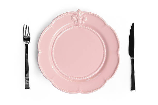 空のピンクのプレートにナイフとフォーク型 - kitchen untensil ストックフォトと画像
