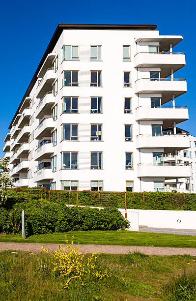 istock Contemporary condominium building 508524354