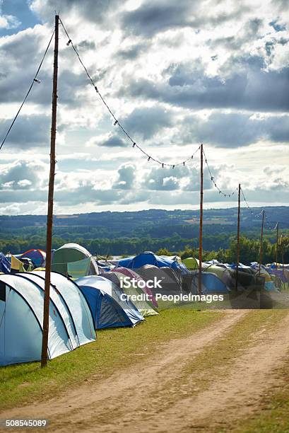 Residieren Sie Die Nacht Stockfoto und mehr Bilder von Aktivitäten und Sport - Aktivitäten und Sport, Beengt, Bunt - Farbton