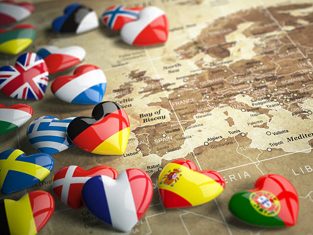mapa da europa e corações com bandeiras de países europeus. - portugal turismo imagens e fotografias de stock