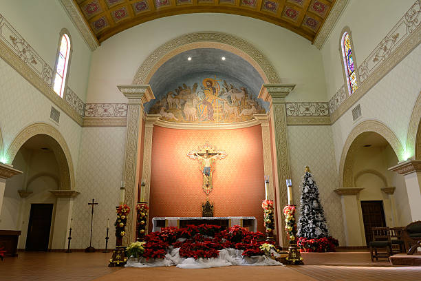 interior da catedral de santo agostinho rd em tucson - saint augustine cathedral imagens e fotografias de stock