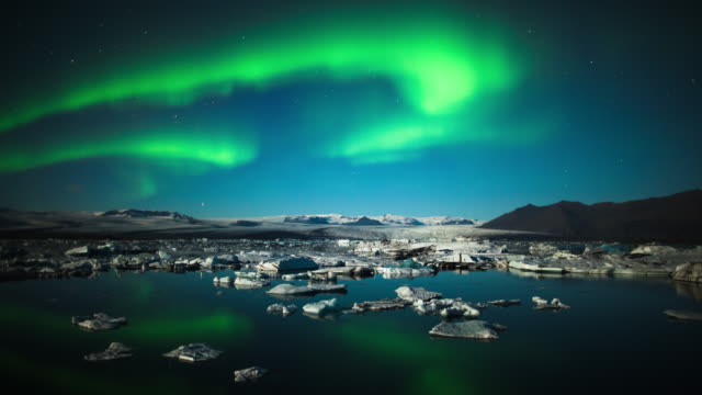 Time Lapse: Aurora Borealis over Jokulsarlon - Iceland