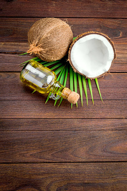 кокос и кокосовое масло - close up table brown dieting стоковые фото и изображения
