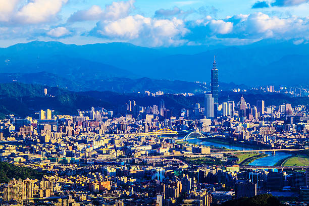 istock Taipei, Taiwan evening skyline 508582183