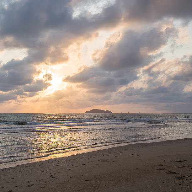 istock Beautiful silhouette sunrise at tropical sea 508582402