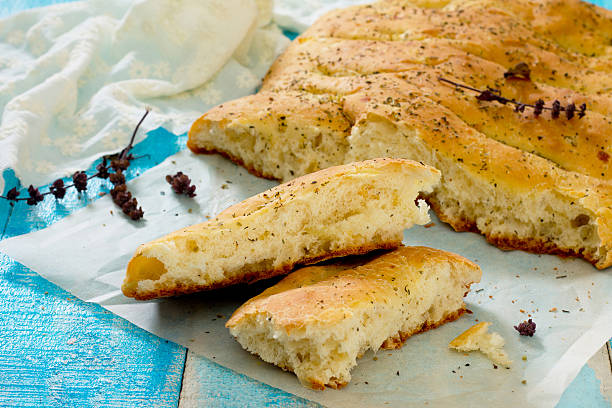 イタリアのフォカッチャ、チーズ、オニオンズ - onion caramel appetizer bread ストックフォトと画像