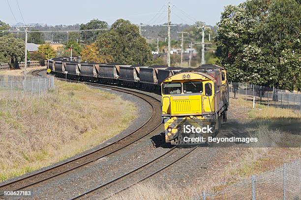 Kohlezug Durch Wohngebiet Stockfoto und mehr Bilder von Queensland - Queensland, Australien, Kohlengrube