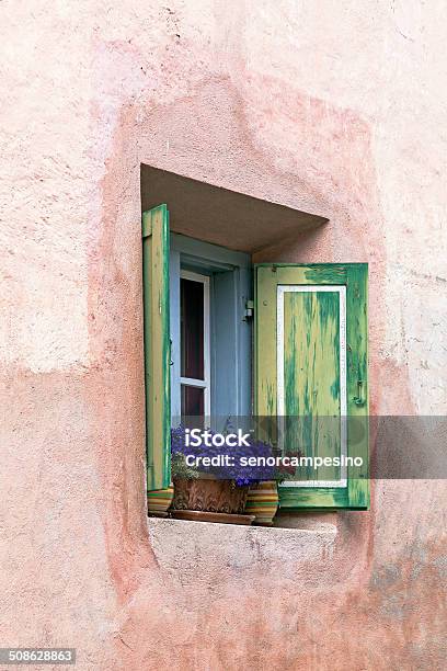 Fenster Stockfoto und mehr Bilder von Guarda - Schweiz - Guarda - Schweiz, Schweiz, Fensterrahmen