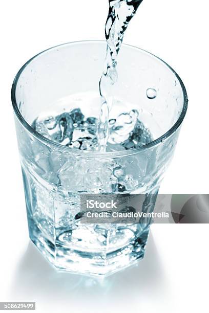 Pura Acqua Minerale - Fotografie stock e altre immagini di Acqua - Acqua, Acqua fluente, Acqua potabile