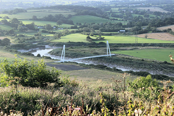 pont de la rivière usk - river usk photos et images de collection