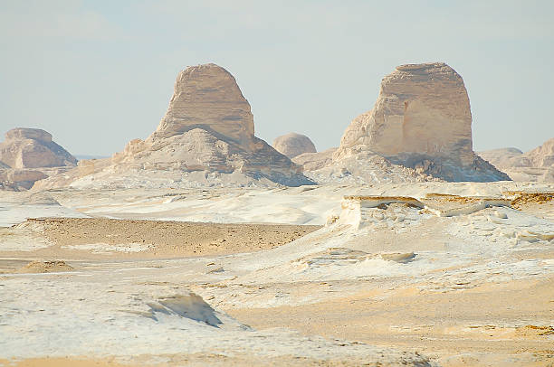 desierto blanco-egipto - white desert fotografías e imágenes de stock