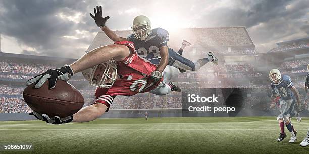 Amerikanisches Fußballaction Stockfoto und mehr Bilder von Amerikanischer Football - Amerikanischer Football, Football - Spielball, Football-Spieler