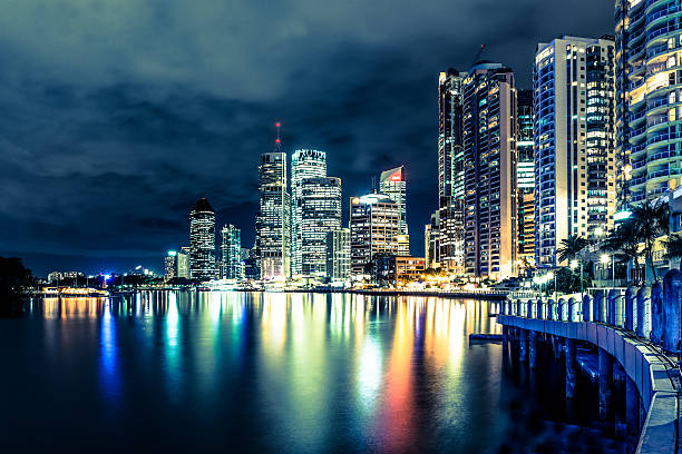 brisbane en noche, australia - night cityscape reflection usa fotografías e imágenes de stock