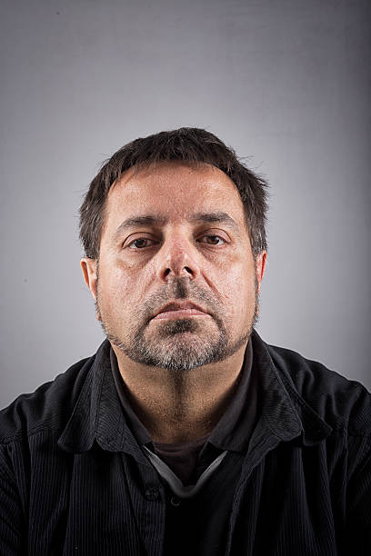 retrato de un hombre joven observando un la cámara europea - istockalypse fotografías e imágenes de stock