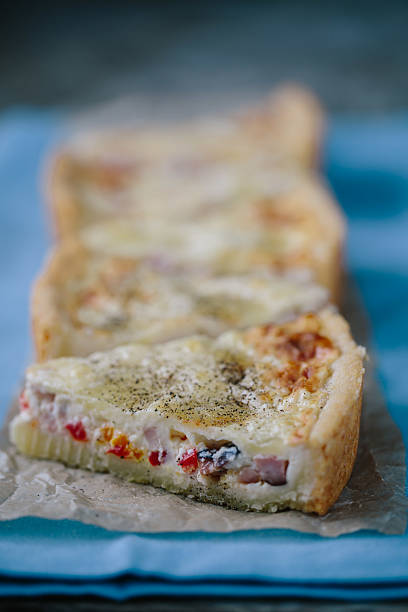 istock Chicken tart with paprika and goat cheese 508664910