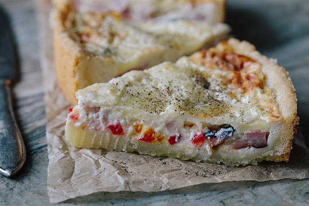 istock Chicken tart with paprika and goat cheese 508665042