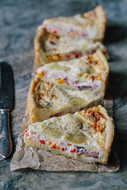 istock Chicken tart with paprika and goat cheese 508665072