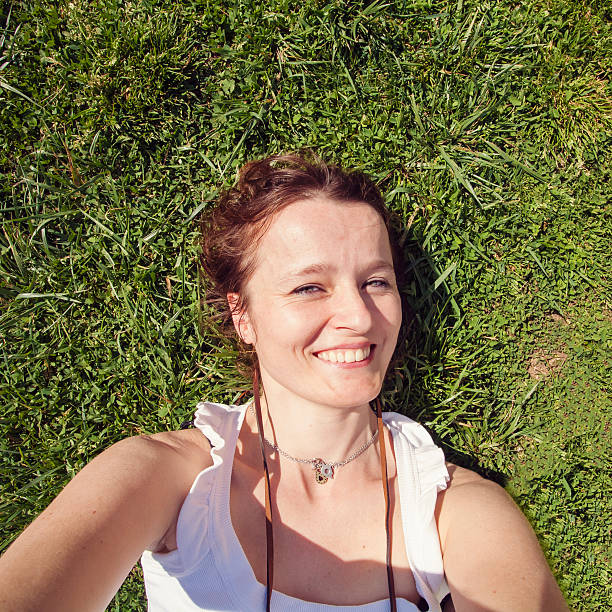 istock Girl in grass taking selfie 508669244
