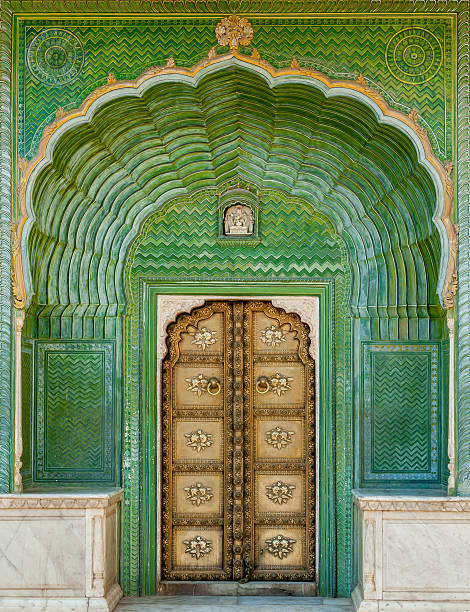зеленый ворота в pitam niwas-човк - jaipur city palace стоковые фото и изображения