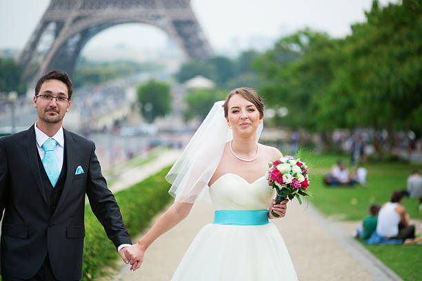 istock Just married couple in Paris 508699802