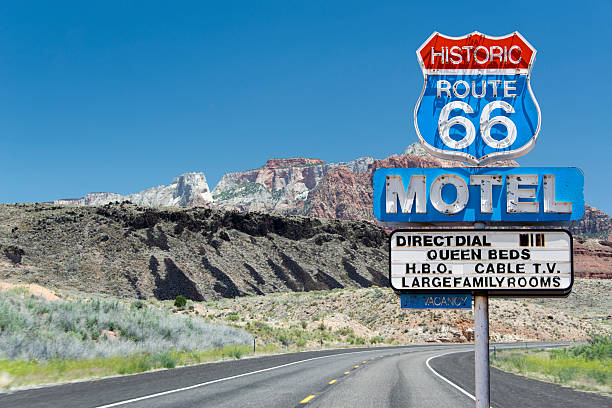 ルート 66 モーテルの看板 - road trip sign journey route 66 ストックフォトと画像