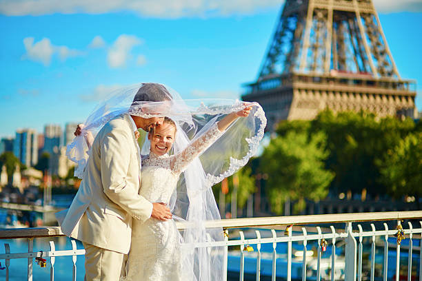 istock Just married couple in Paris near the Eiffel tower 508703992