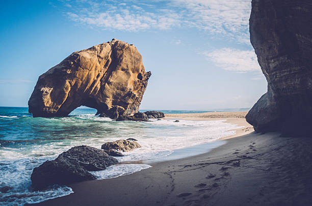 istock Penedo do Guincho - Santa Cruz Beach Rock 508706604