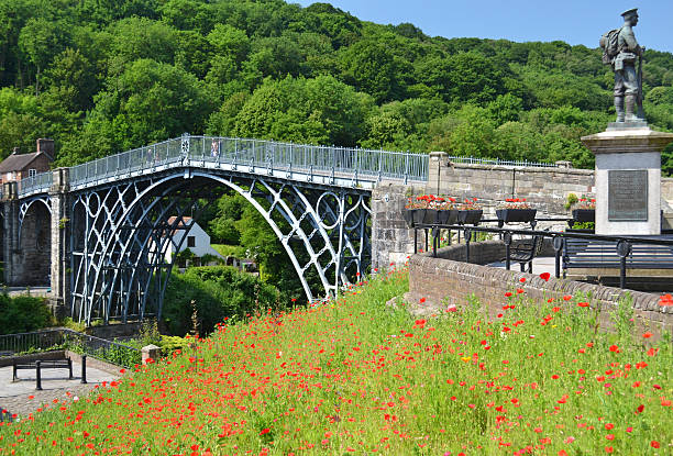Ironbridge Poppy Memorial view of the Ironbridge & war memorial ironbridge shropshire stock pictures, royalty-free photos & images