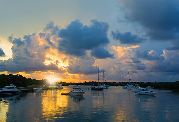 parque estadual da flórida bill baggs cape - marina yacht florida sunset - fotografias e filmes do acervo