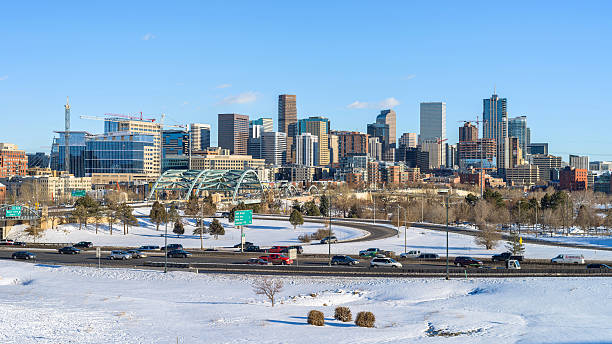 冬、デンバーのダウンタウンのパノラマに広がる眺め - denver colorado colorado winter snow ストックフォトと画像