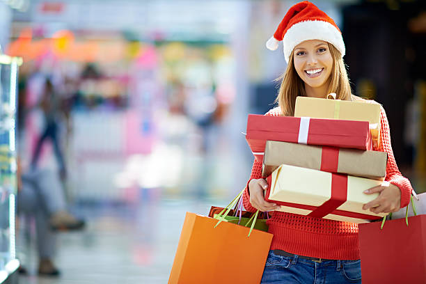 tempo per lo shopping natalizio - christmas shopping foto e immagini stock