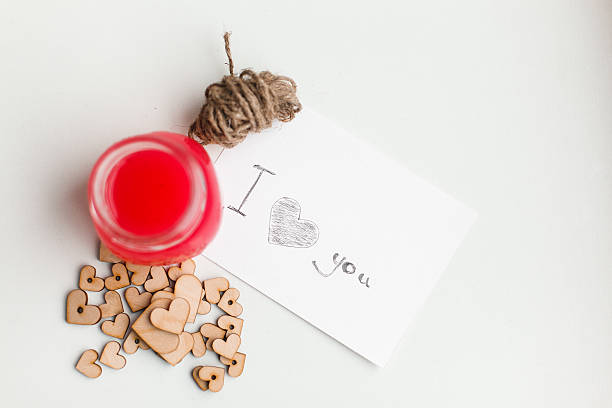 istock wooden hearts, jam 508815472