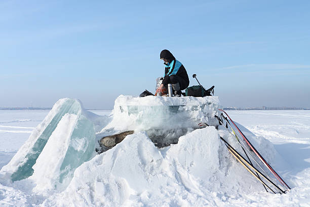 istock The man putting thermoses for a lunch on an ice 508817838