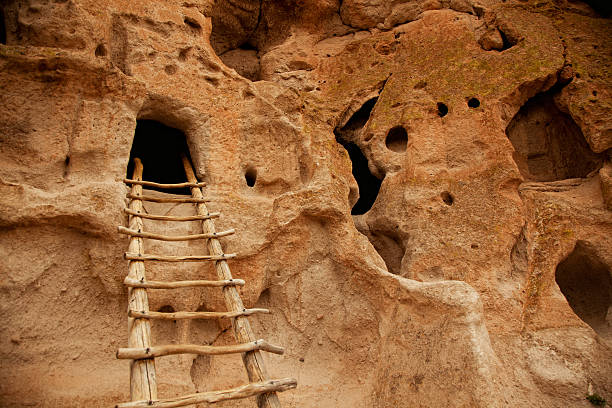 pueblo indian house at chaco archeological site pueblo indian house at chaco archeological site chaco culture national historic park stock pictures, royalty-free photos & images